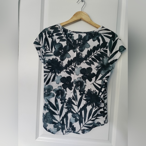 Flowered T-Shirt - Picture 3 of 3